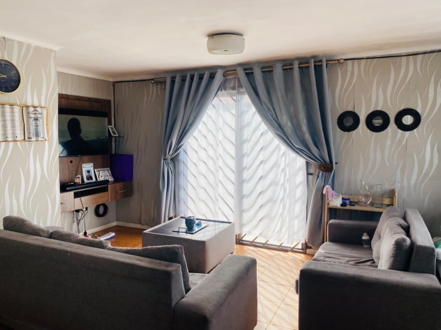 4 Bedroom Property for Sale in Umrhabulo Triangle Western Cape
